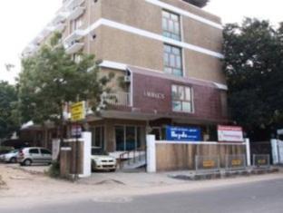 Guest house Lloyds Serviced Apartments, Near Music Academy