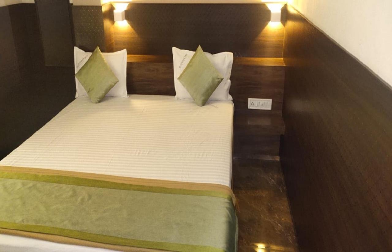Hotel Grand Gaayatris 2*