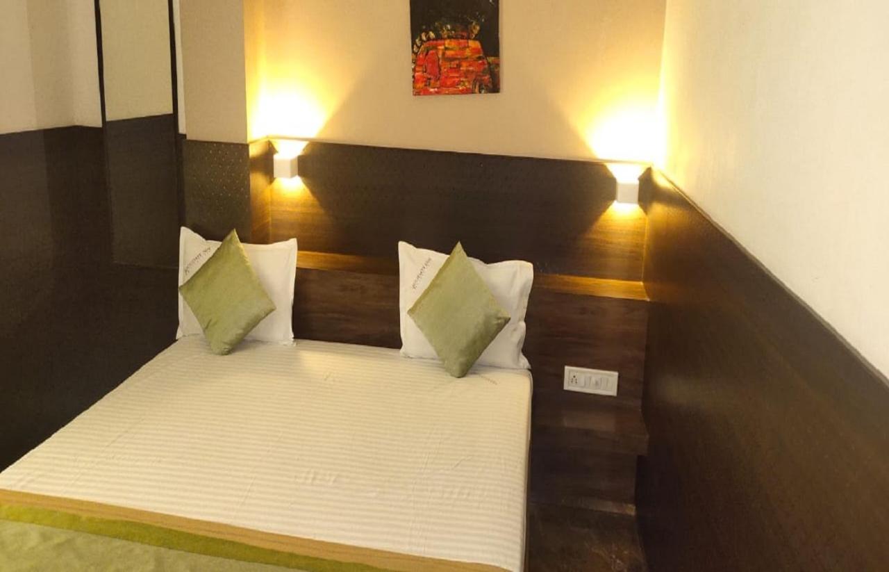 Grand Gaayatris Hotel