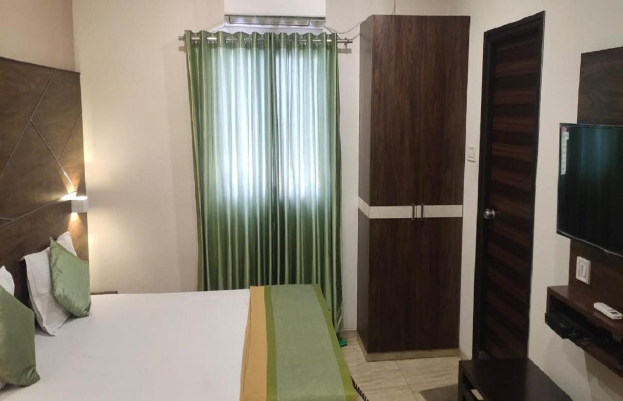 Grand Gaayatris Hotel