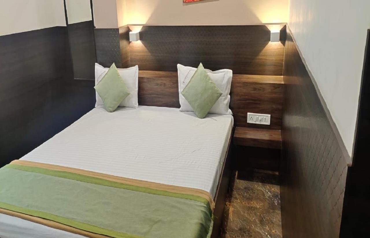 Hotel Grand Gaayatris 2*