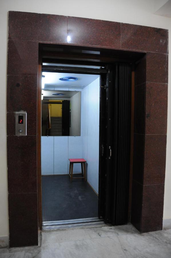Lloyds Serviced Apartments, Near Music Academy Guest house 2*