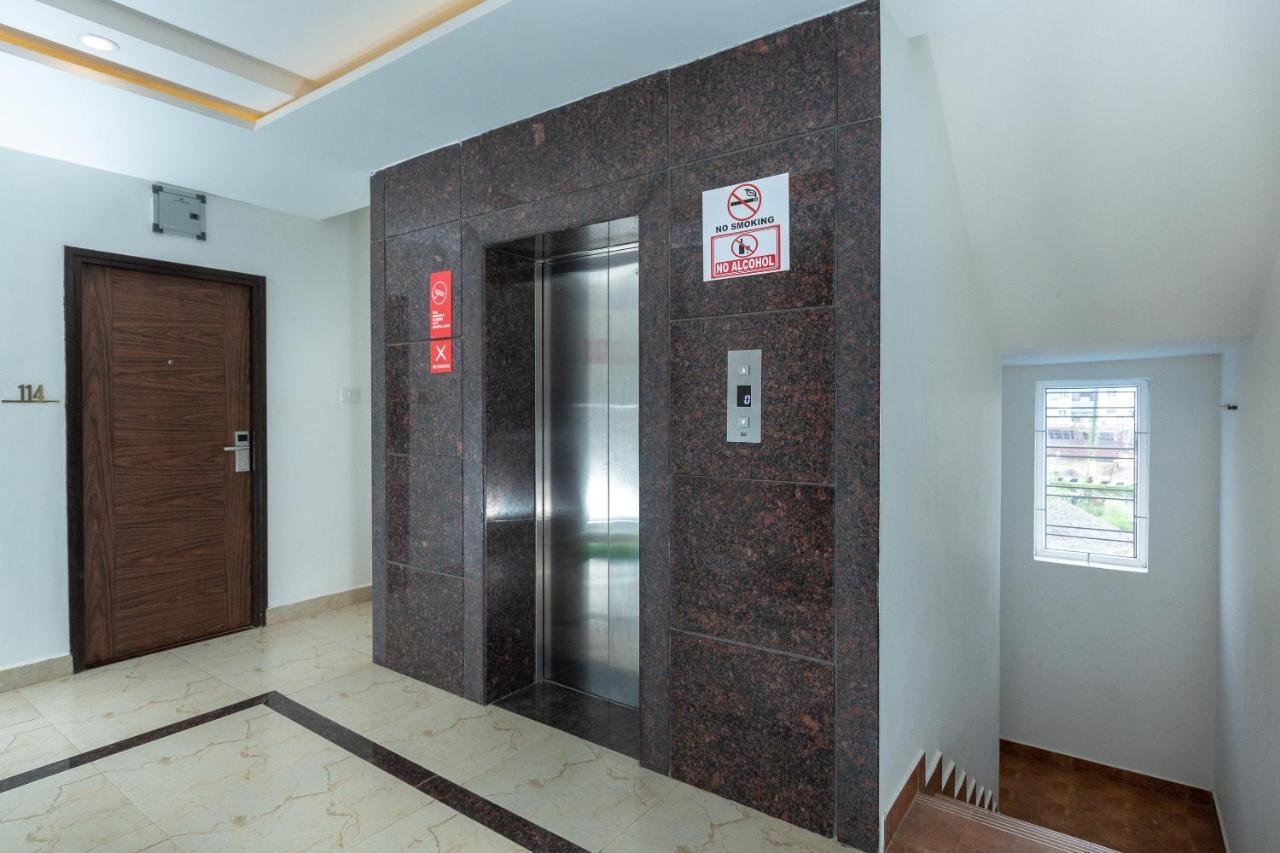 Collection O 41930 Citrine Cheran Nagar Hotel 4*