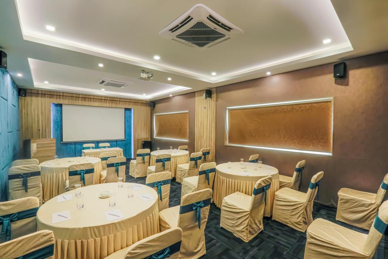 Floressa Randa, Porur 3*