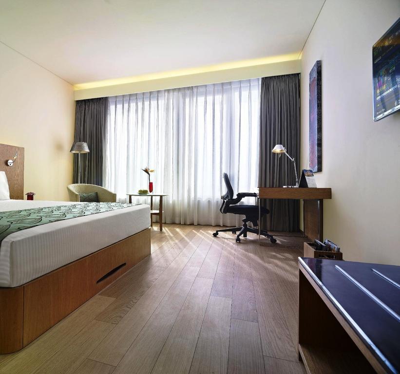 Hotel Vivanta It Expressway Omr 5*