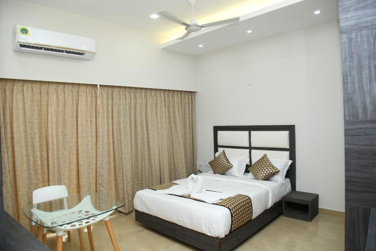 Century Courtyard Hotel 2*