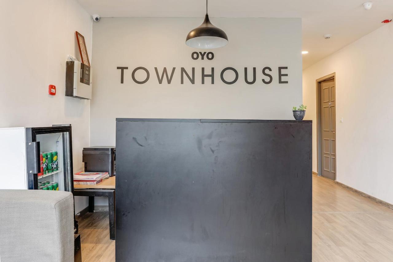 Oyo Townhouse 76768 The Bluebay Ecr Hotel