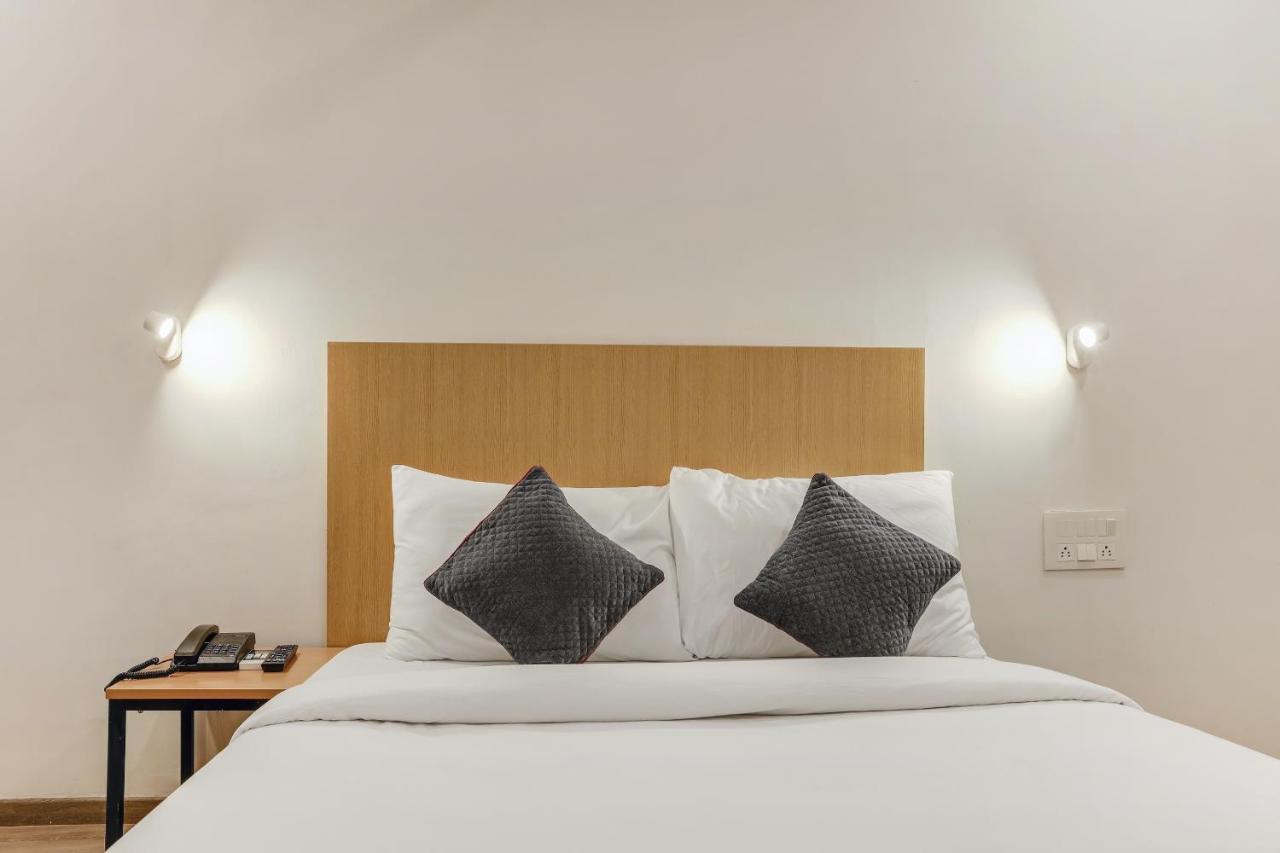 Oyo Townhouse 76768 The Bluebay Ecr