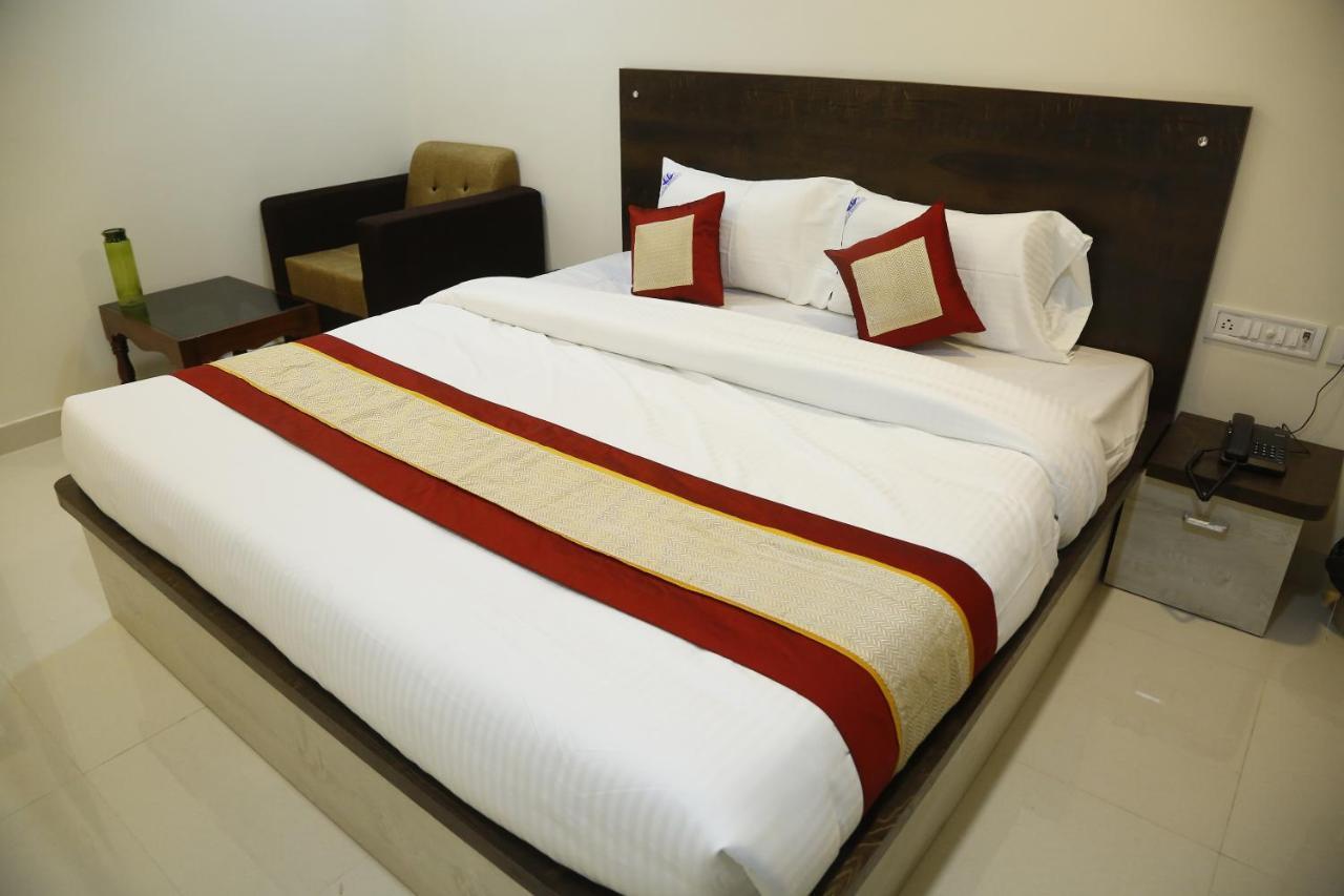 Balaji Residency Hotel *
