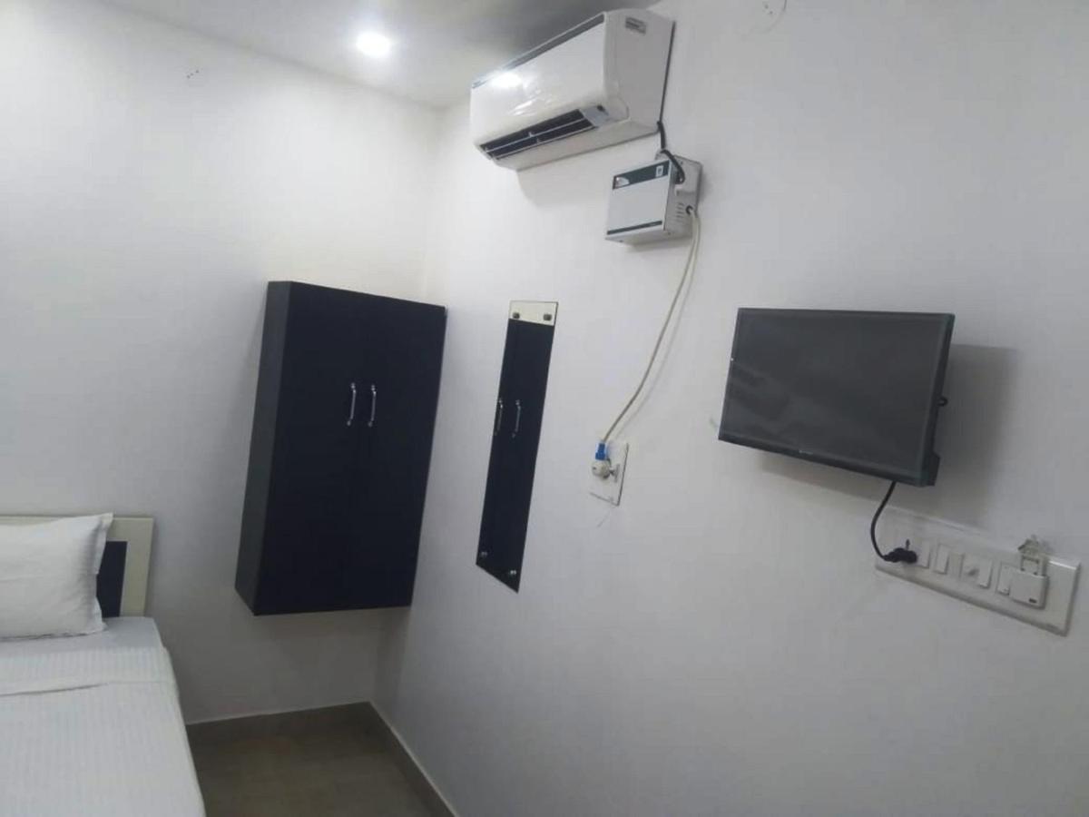 Hotel Plaza Vadapalani
