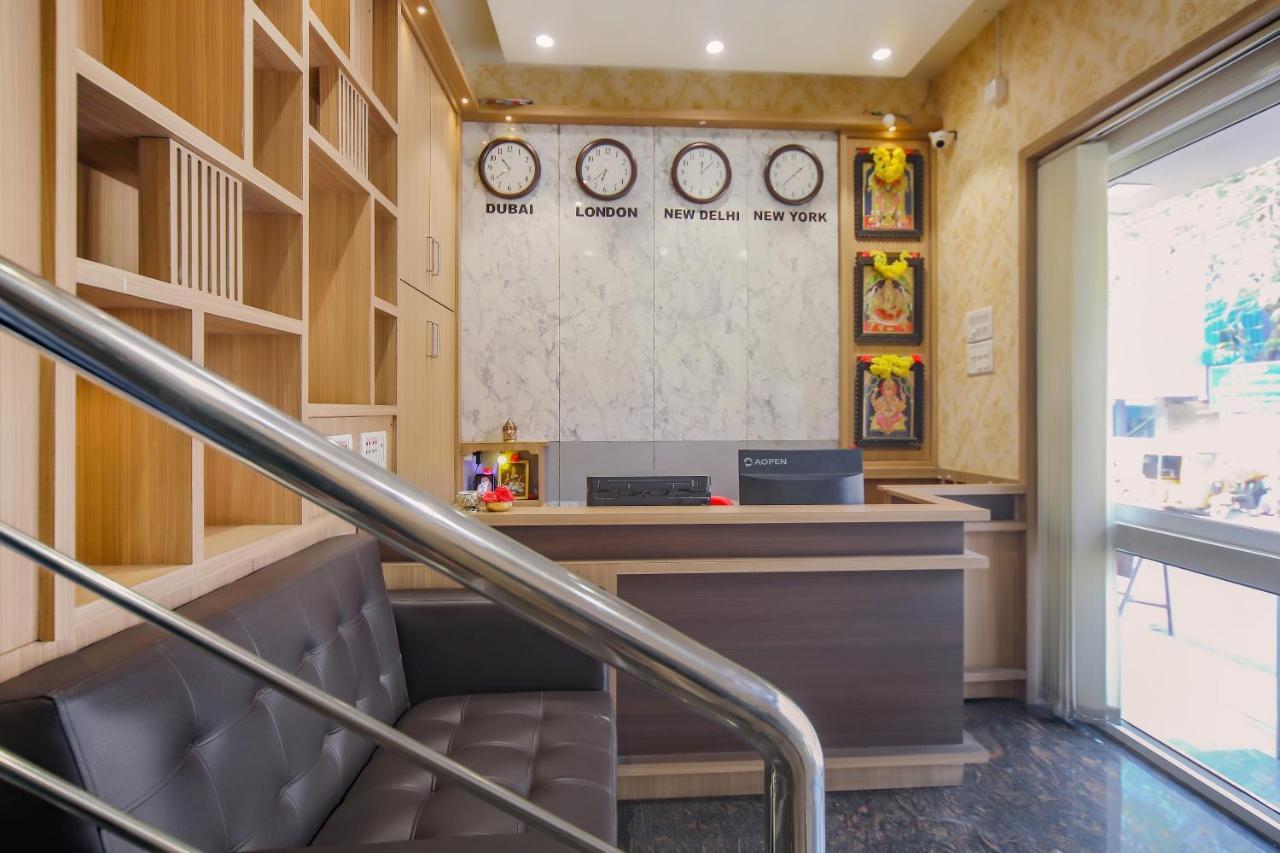 Oyo 78272 Durga Residency Hotel 3*