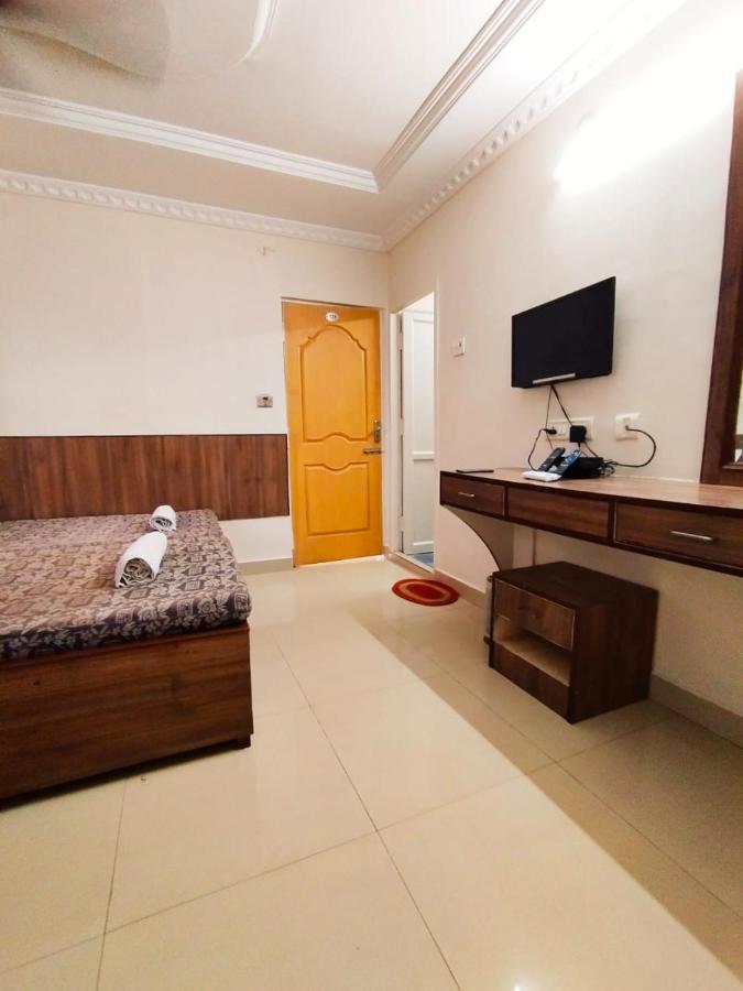 Ganesh Eshi'S Guest House Hotel