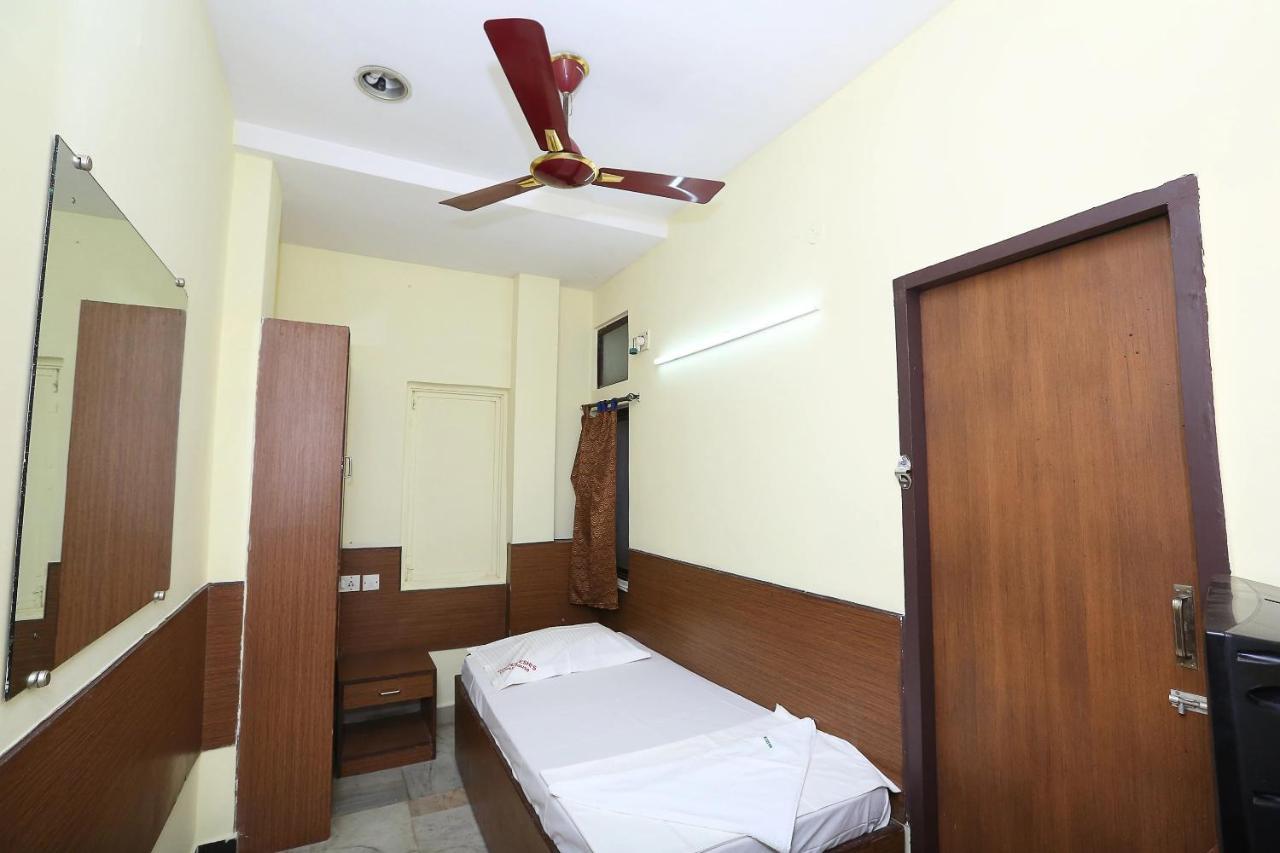 Ganesh Eshi'S Guest House Hotel