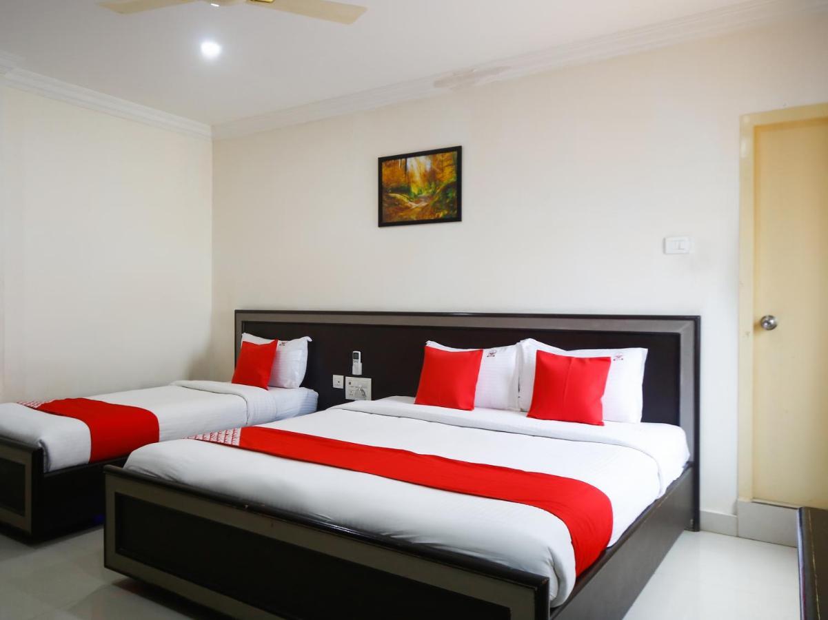 Pleasant Stays - Near Airport 2*