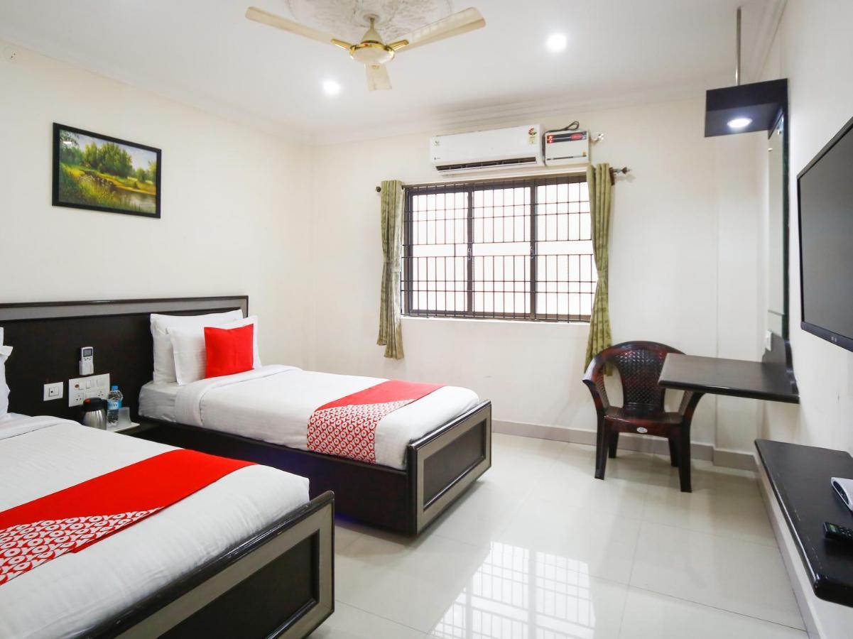 Pleasant Stays - Near Airport Hotel 2*