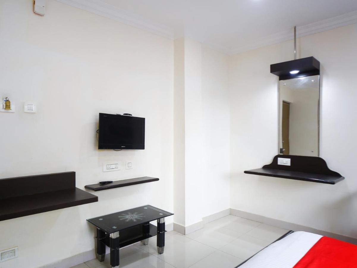 Pleasant Stays - Near Airport