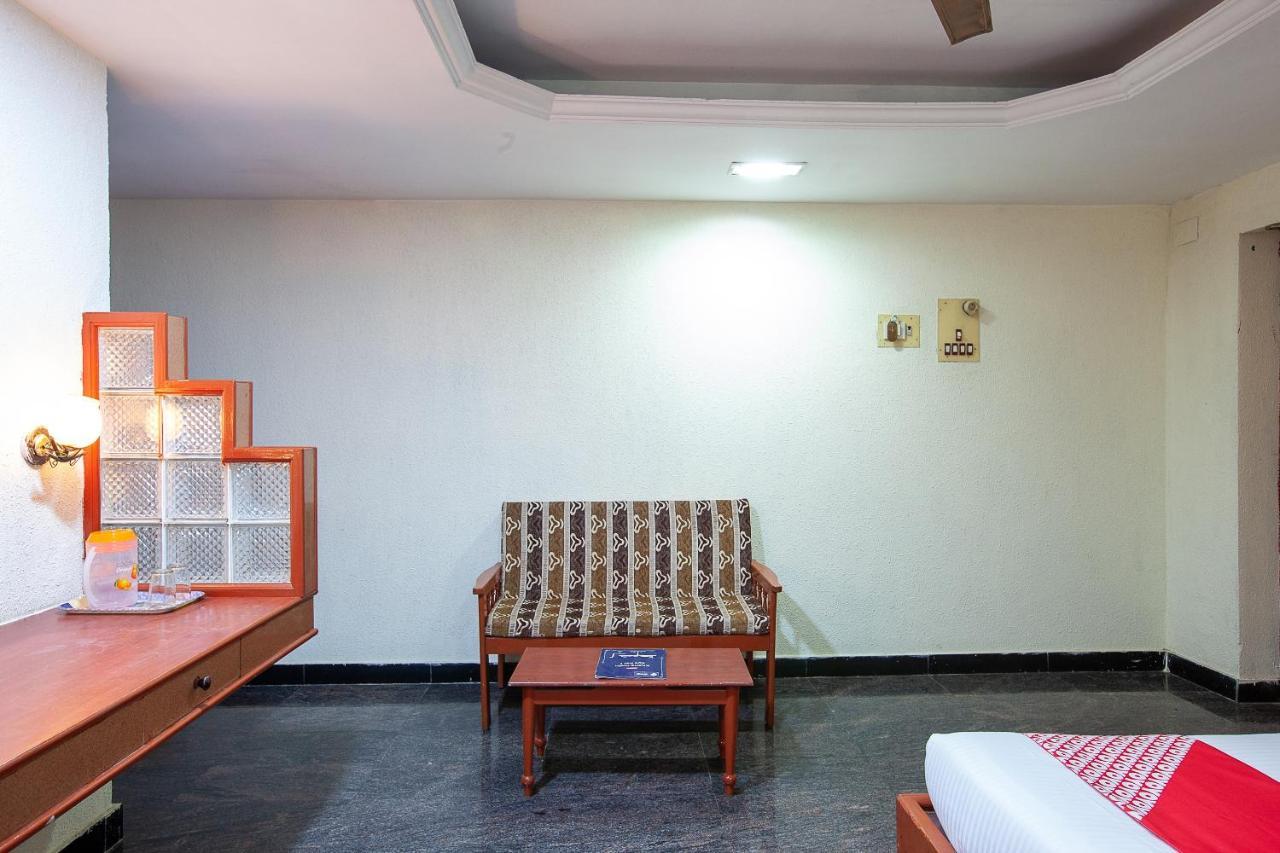 Collection O Sudha Near Sangam Cinemas Hotel