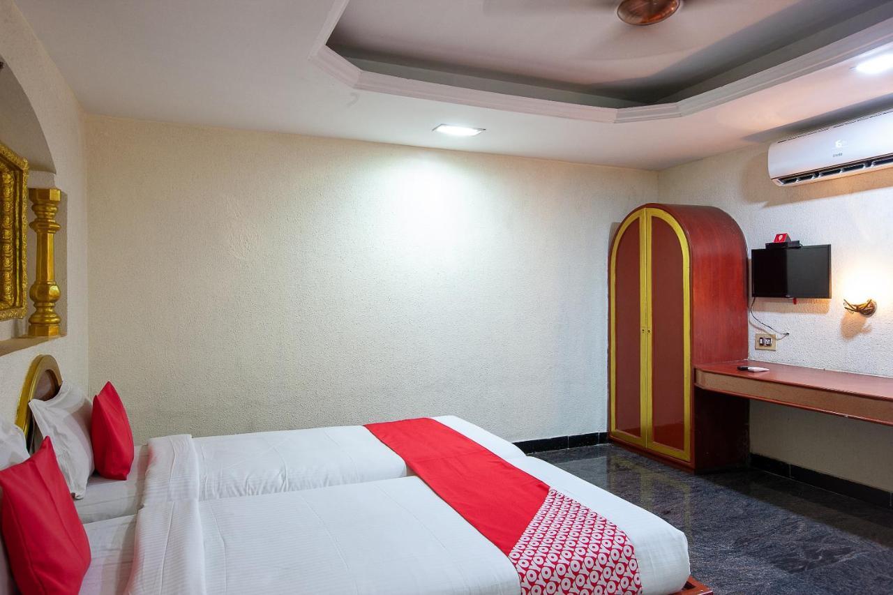 Collection O Sudha Near Sangam Cinemas Hotel 3*