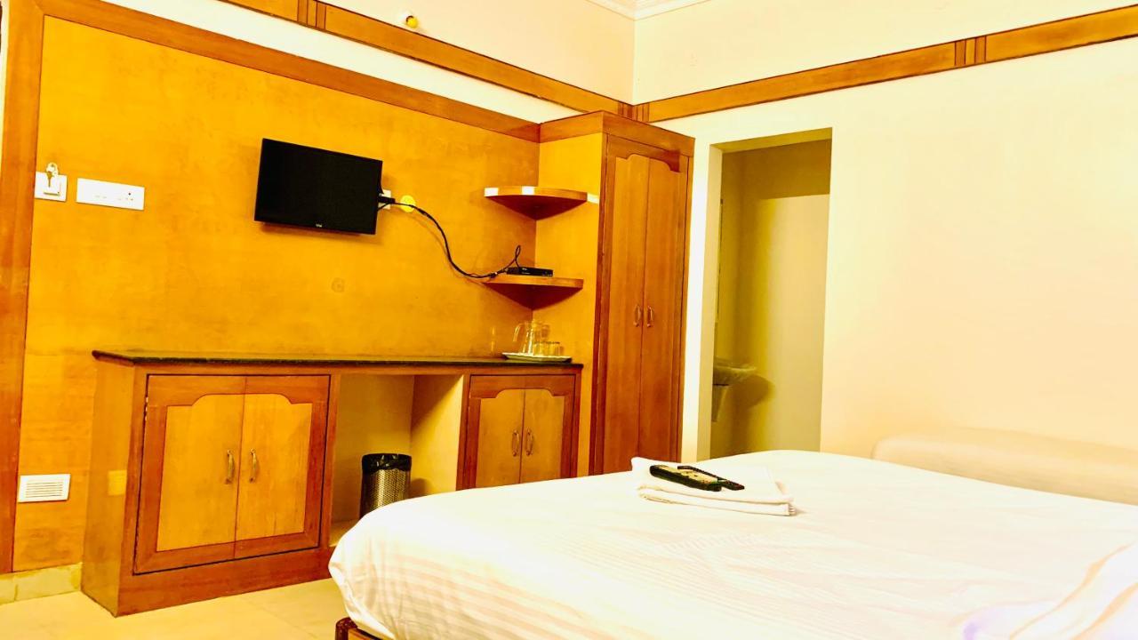Hotel Half Moon Palace Chennai
