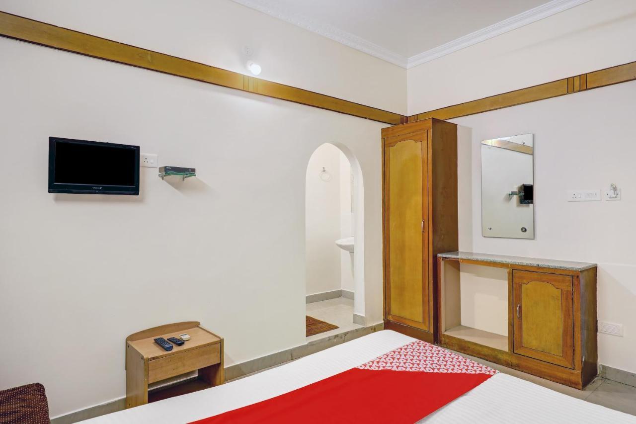 Hotel Oyo Flagship 82963 Century Residency 3*