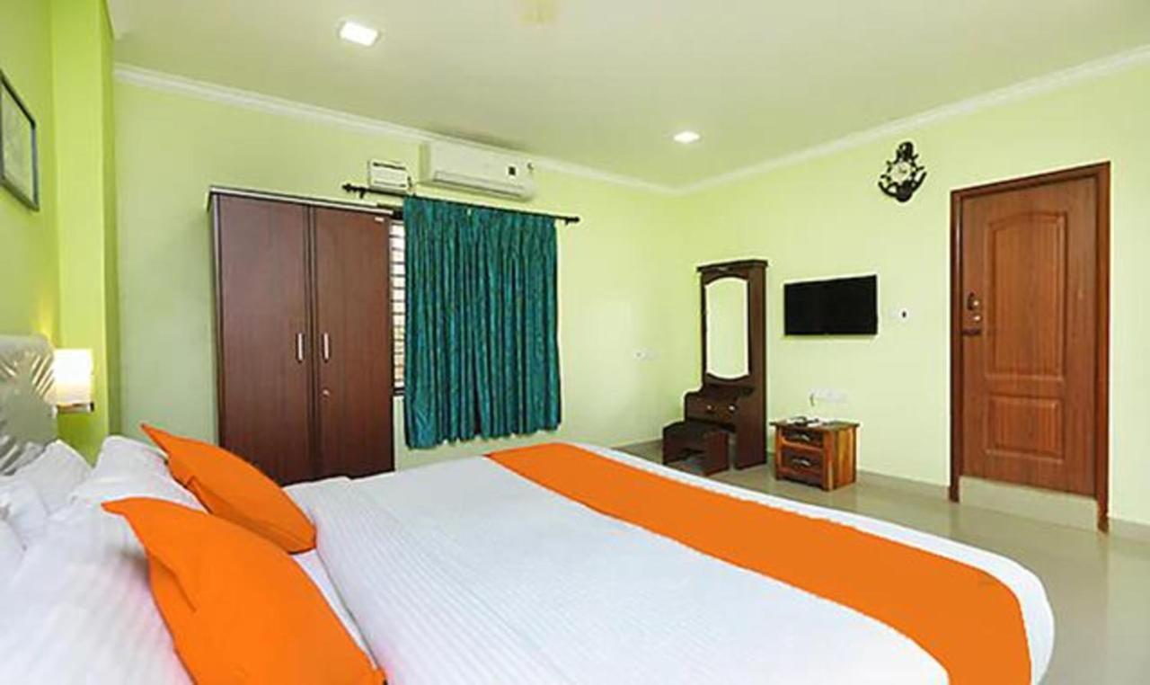Hotel Fabhotel Mnr Grand