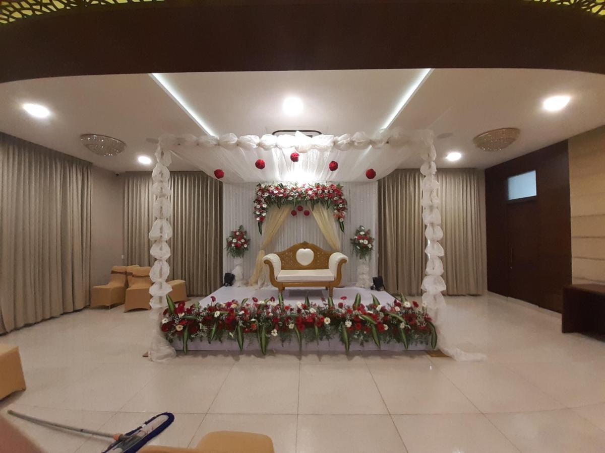 Acomodação com café da manhã  Kamar Residences And Banquets