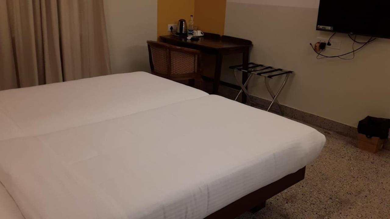 Hanu Reddy Residences - Nawab Habibullah Avenue *
