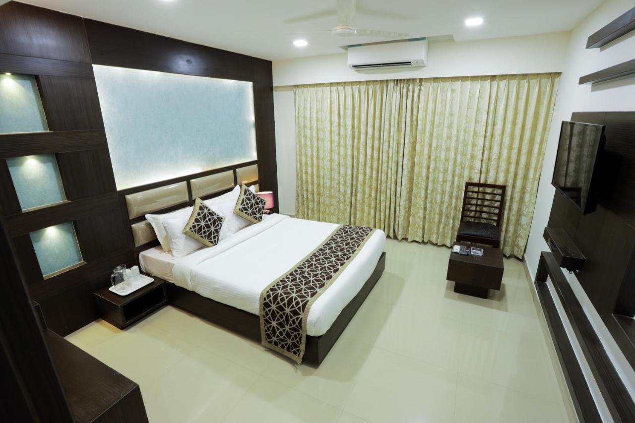 Greens - Business Class - Opposite Ripon Building Hotel