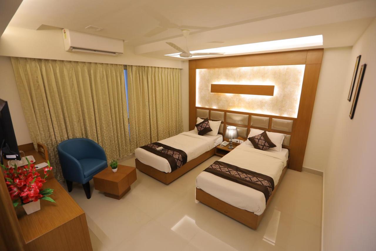 Hotel Greens - Business Class - Opposite Ripon Building *