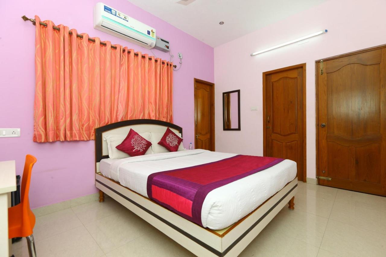 Hotel Oyo 2612 Fiesta House 3*