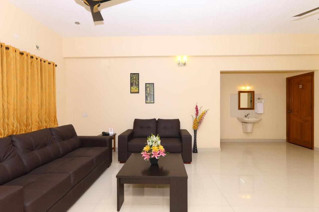 Hotel Oyo 2612 Fiesta House 3*