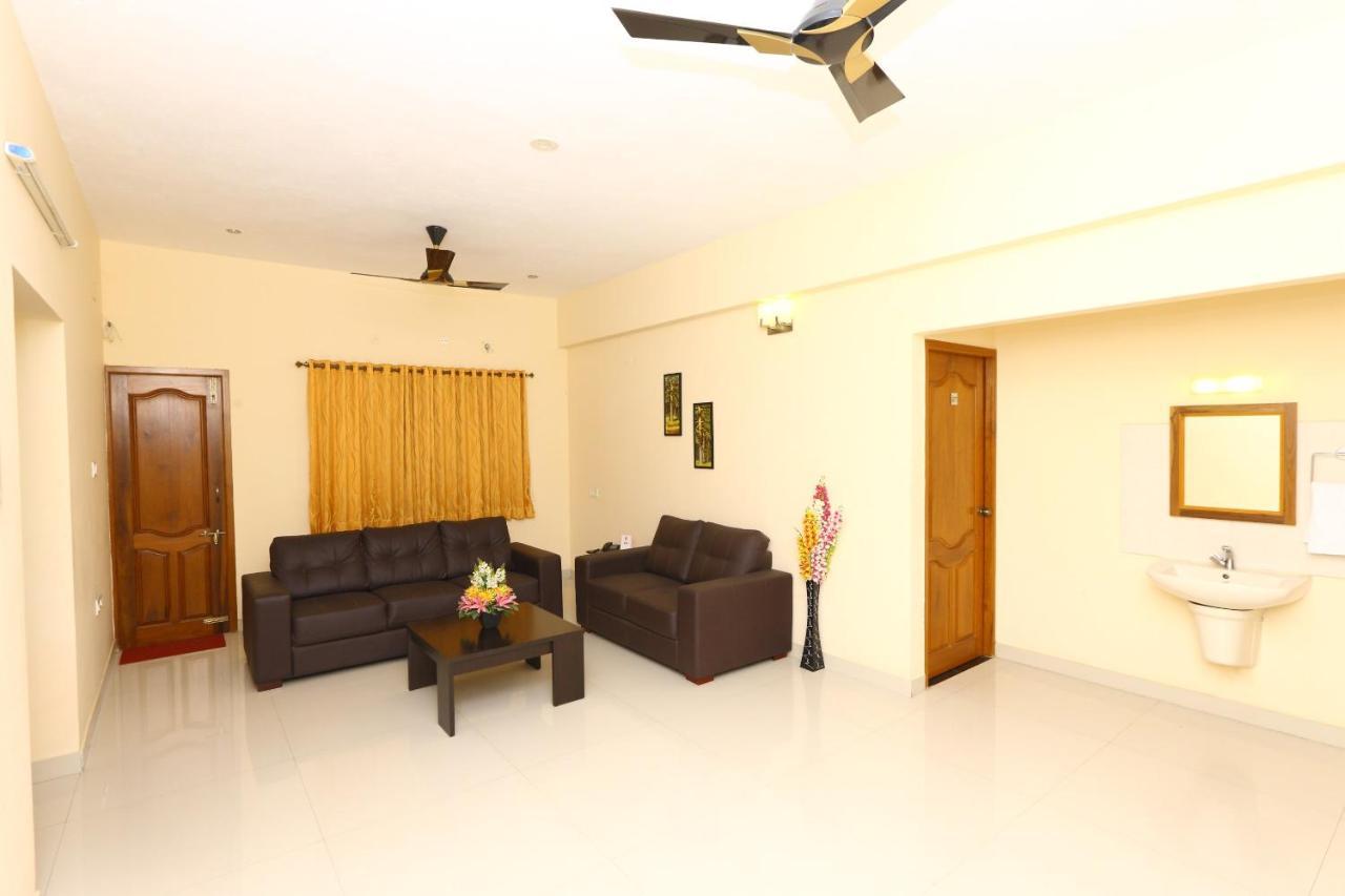 Oyo 2612 Fiesta House Hotel