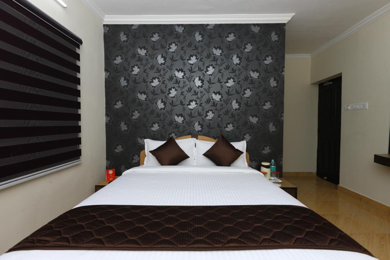Oyo 9372 Rich Hotel