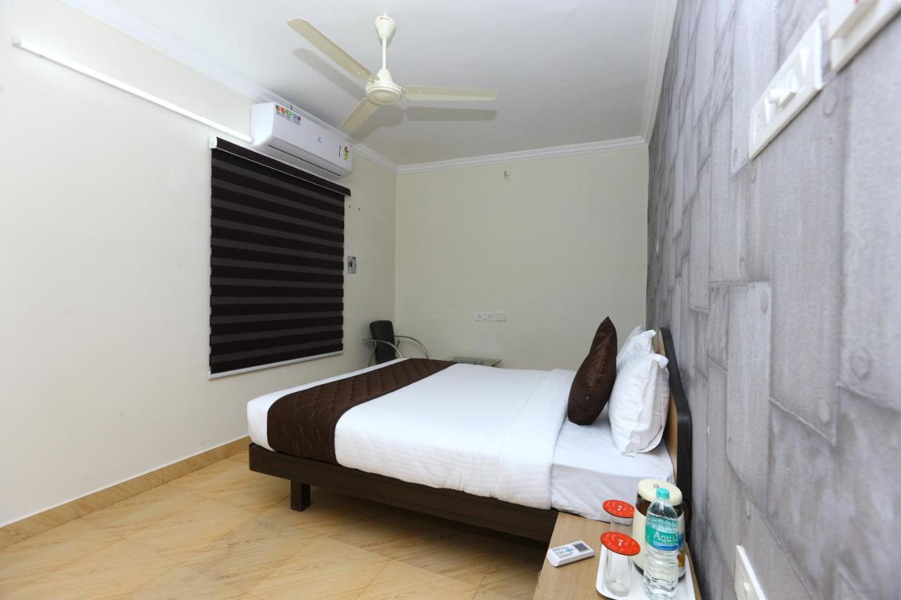 Oyo 9372 Rich Hotel 3*