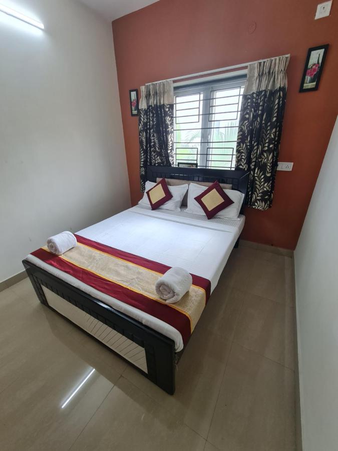 S4 Sruthi Service Apartamento *