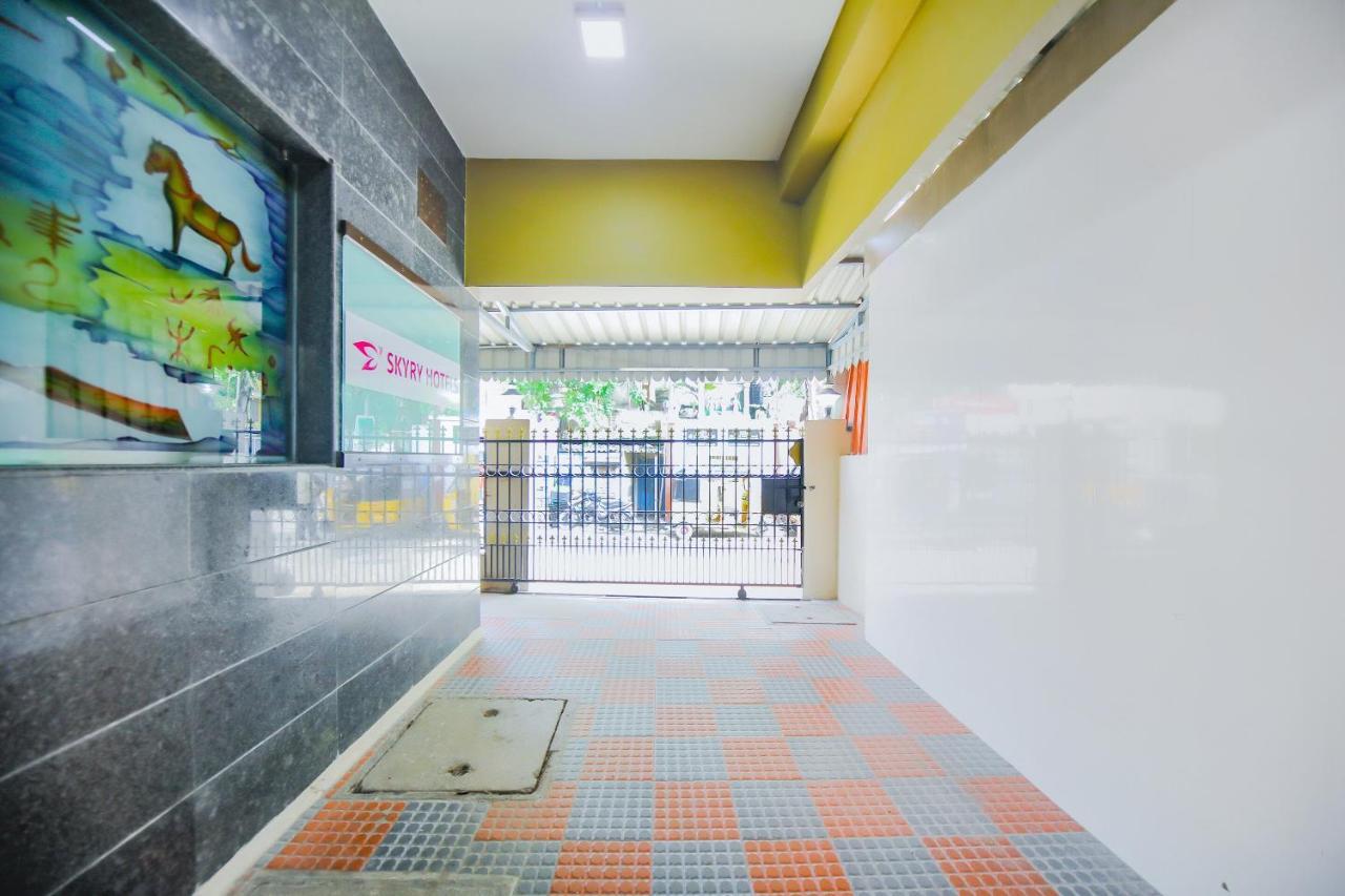 Oyo Flagship 76696 Skyry Hotels Hotel *