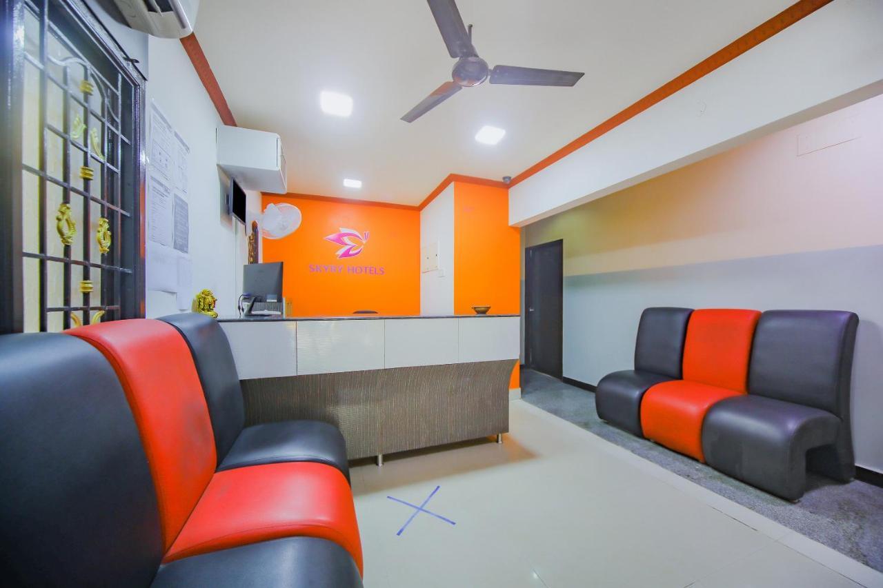 Oyo Flagship 76696 Skyry Hotels Hotel *