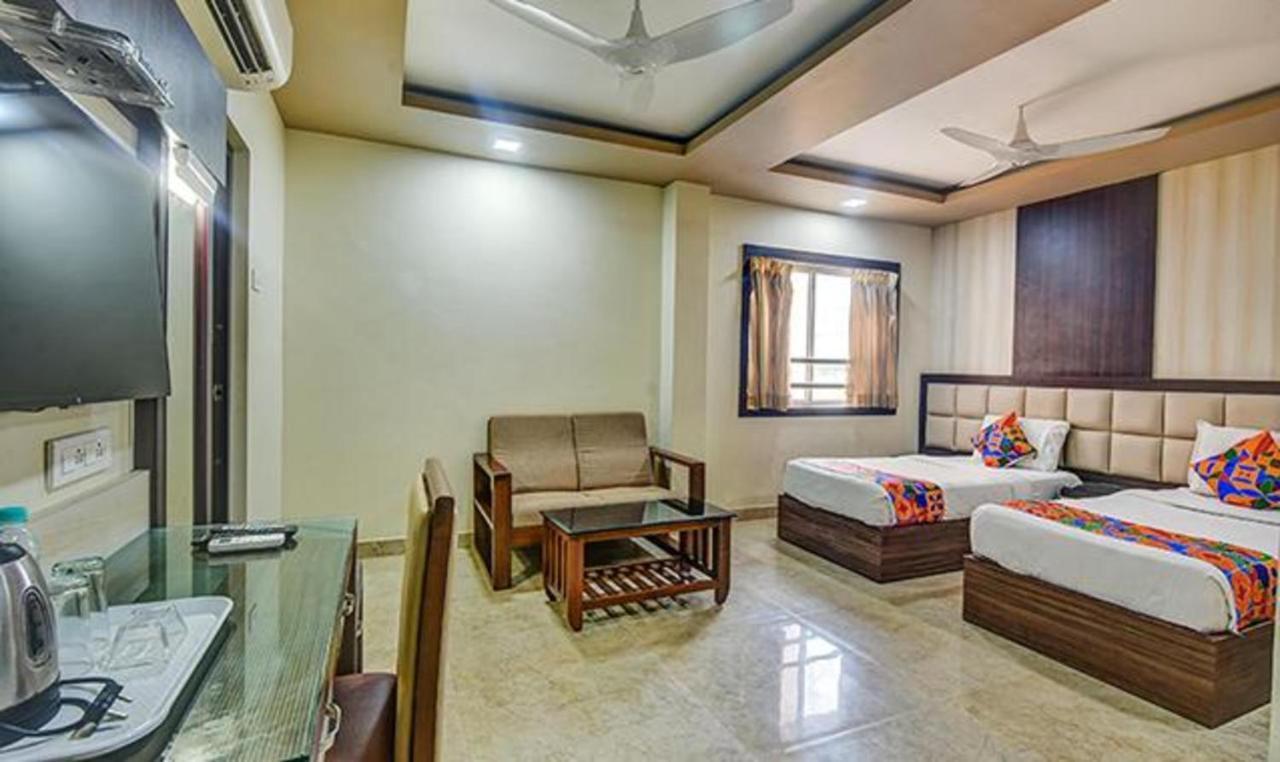 Fabhotel Central Palace Hotel