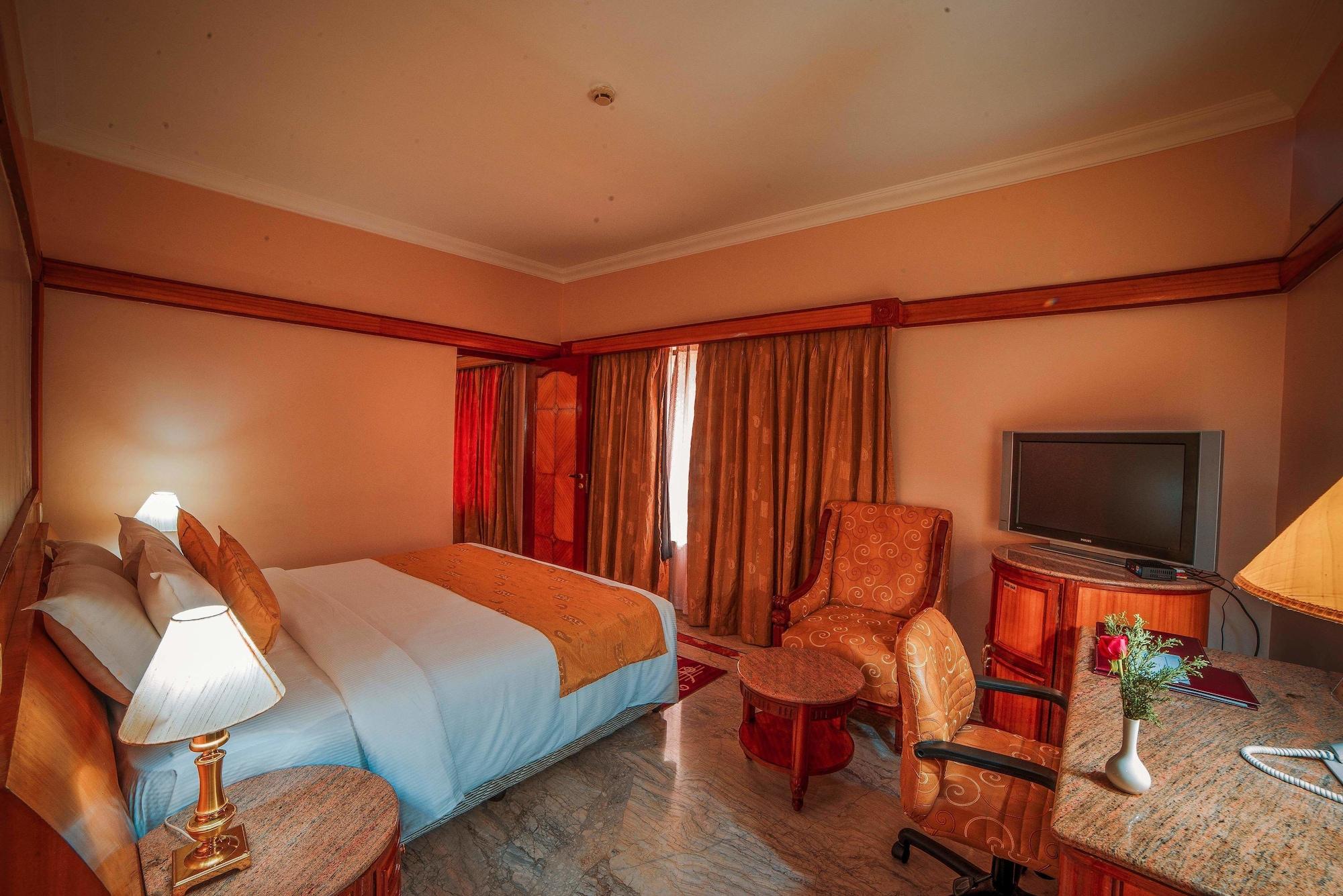Raj Park Hotel 4*