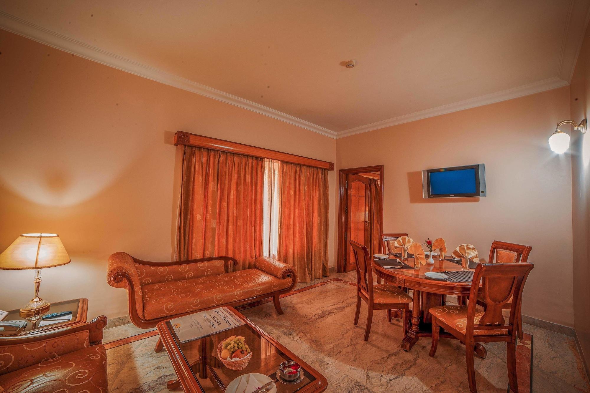 Raj Park Hotel 4*