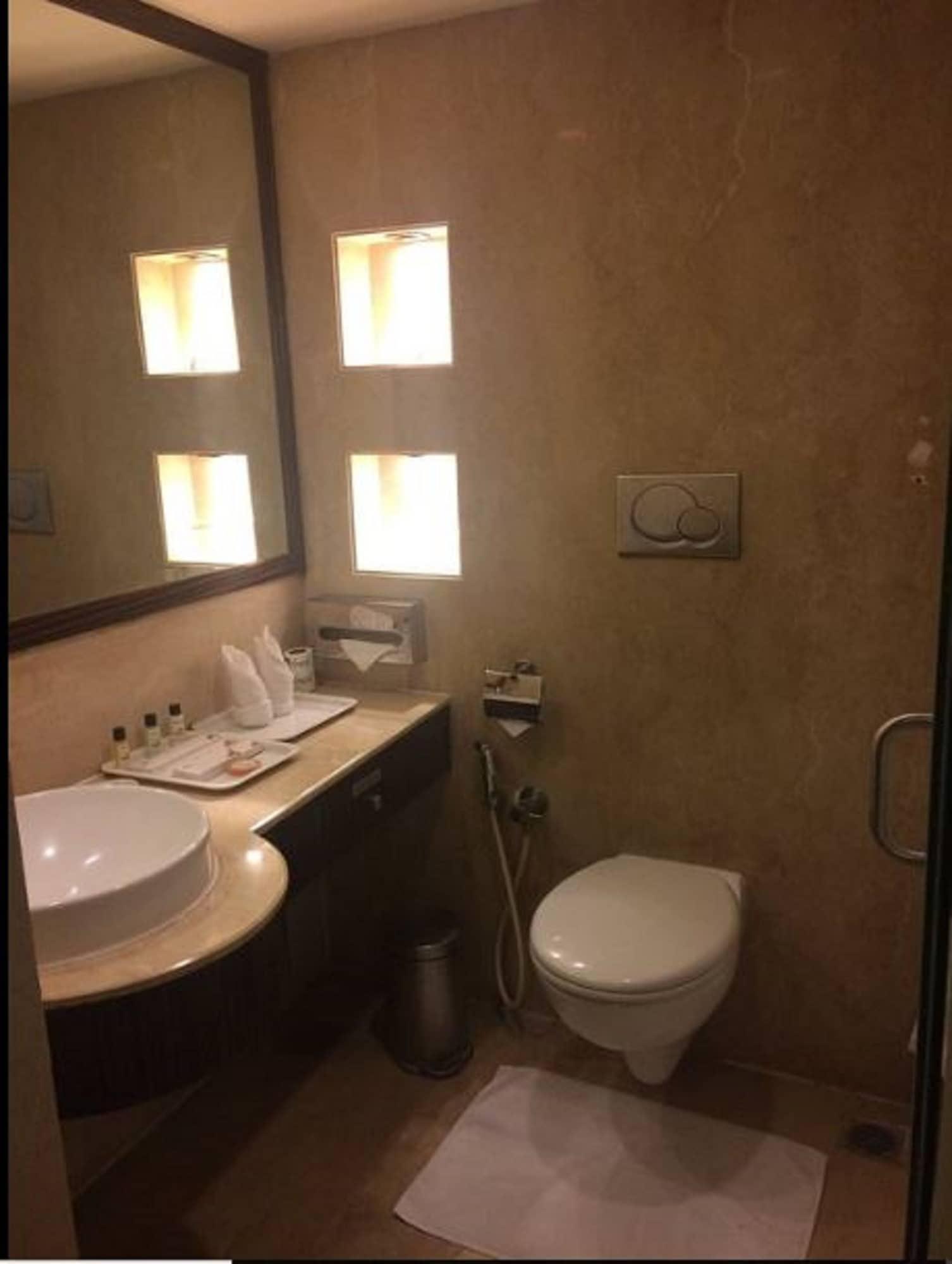Pride Hotel, Hotel