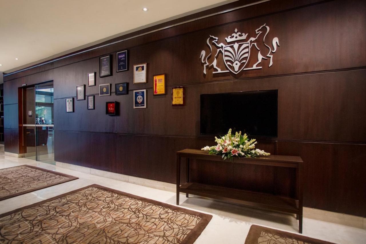 Somerset Greenways Apartment *