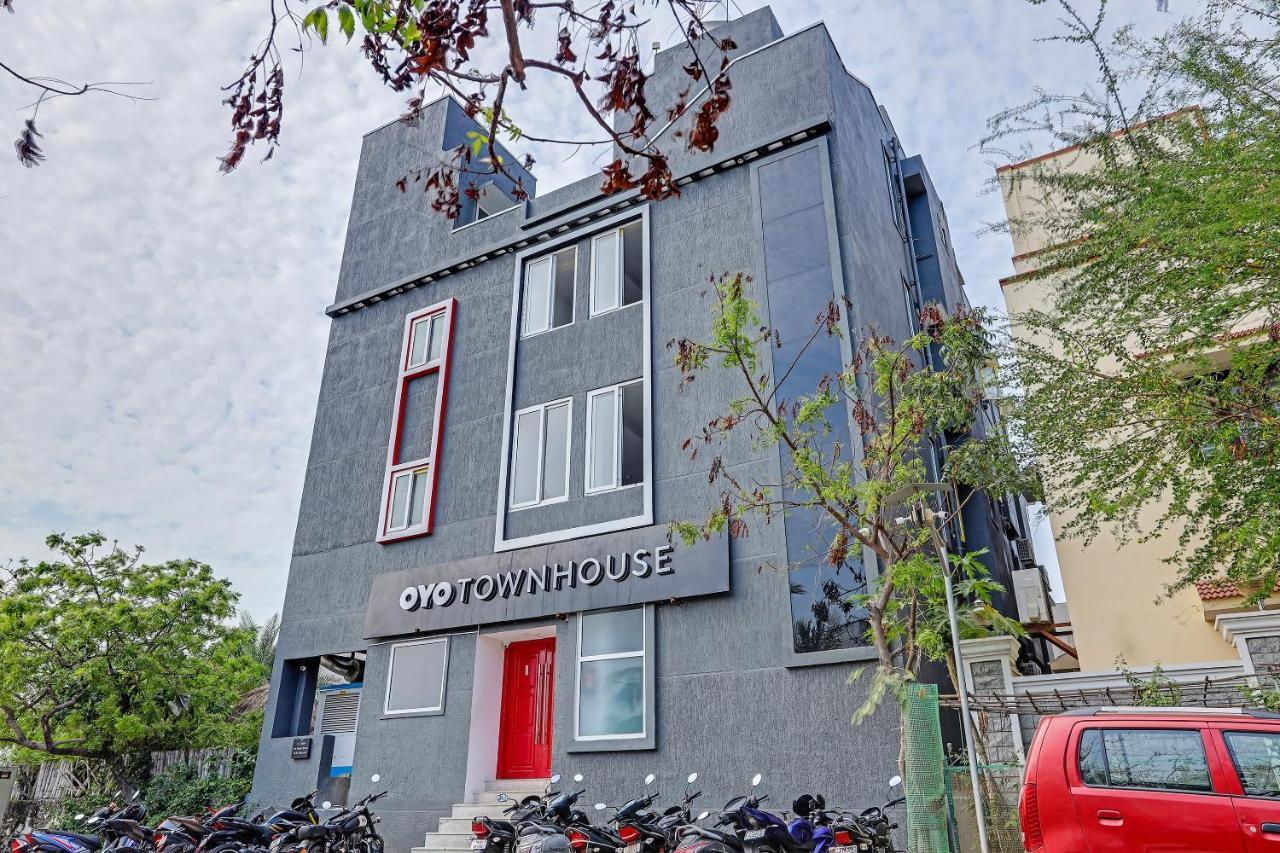 Hotel Oyo Townhouse 76768 The Bluebay Ecr 4*