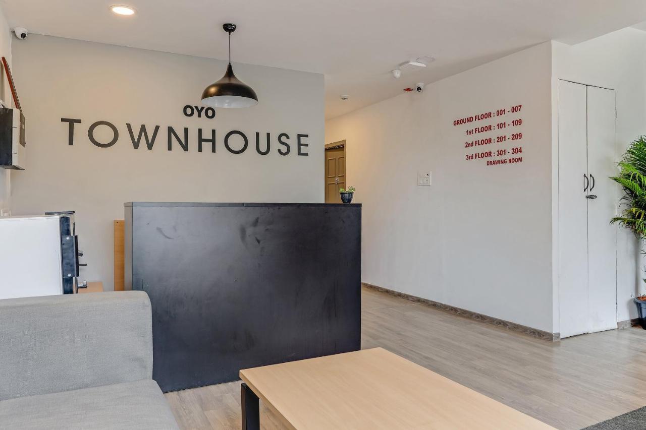 Oyo Townhouse 76768 The Bluebay Ecr