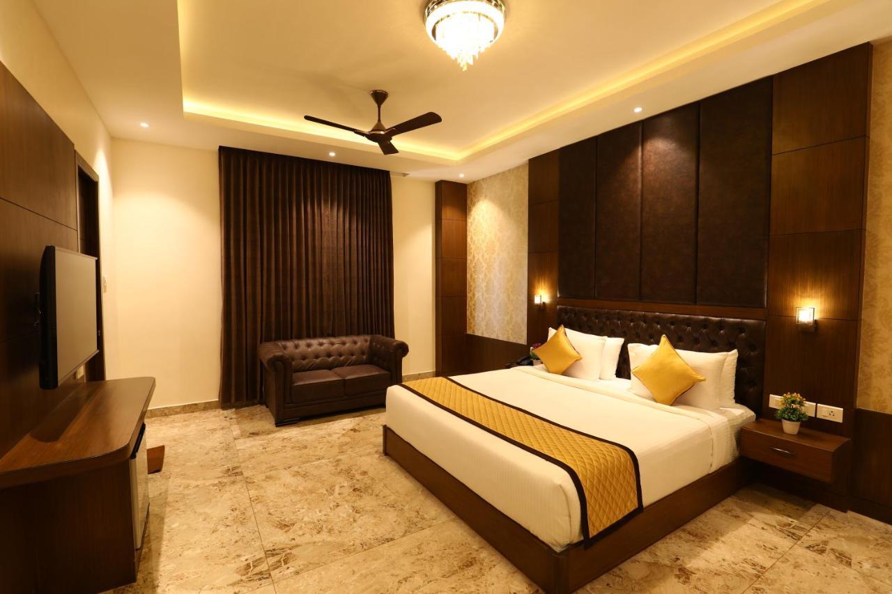 Mayuraa Residency Hotel