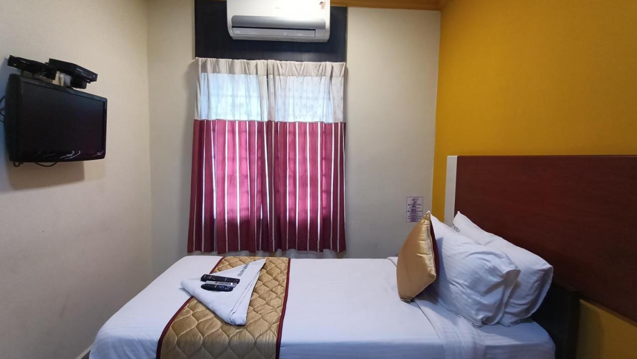 Skyry Adyar Hotel *