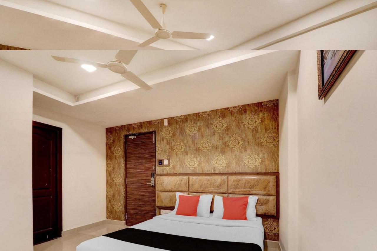 Hotel Pine Tree Signature