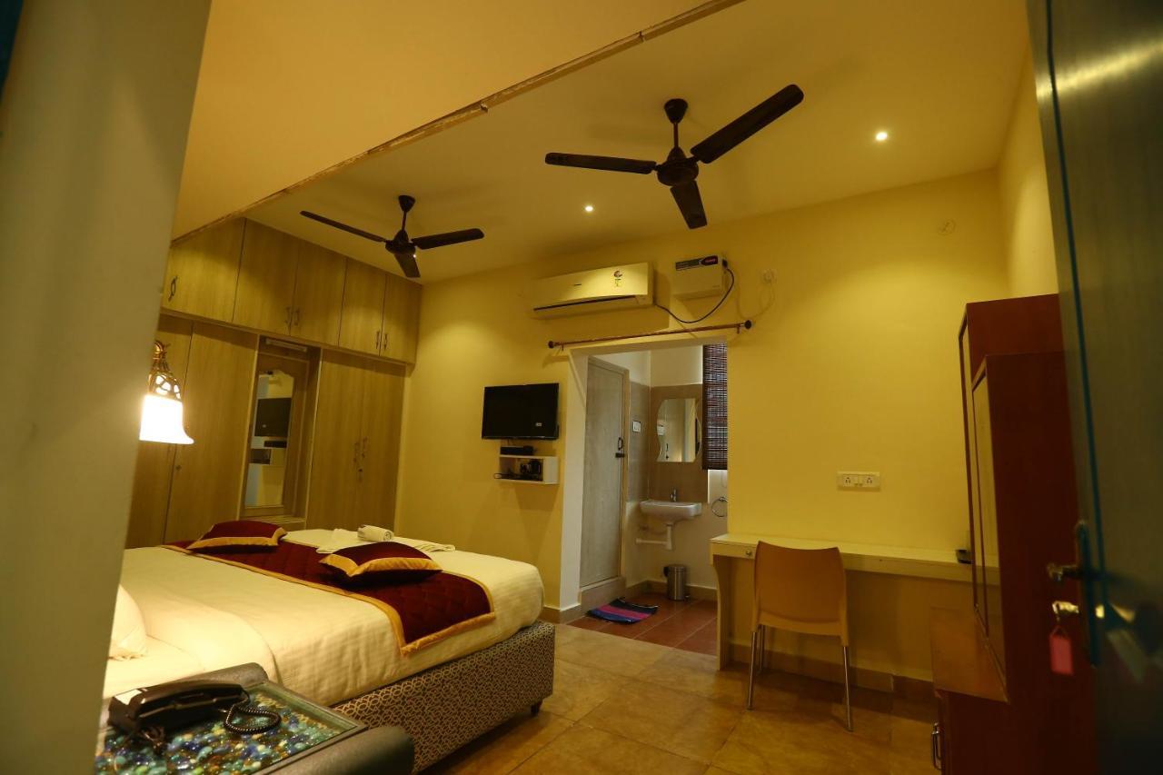 Zingle Airport Hotel 3*