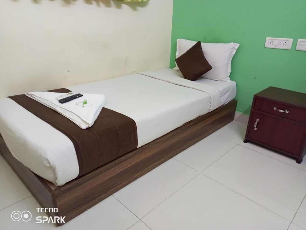 Tree Hotel-near Vfs Global And Ramee Mall Hotel Chennai