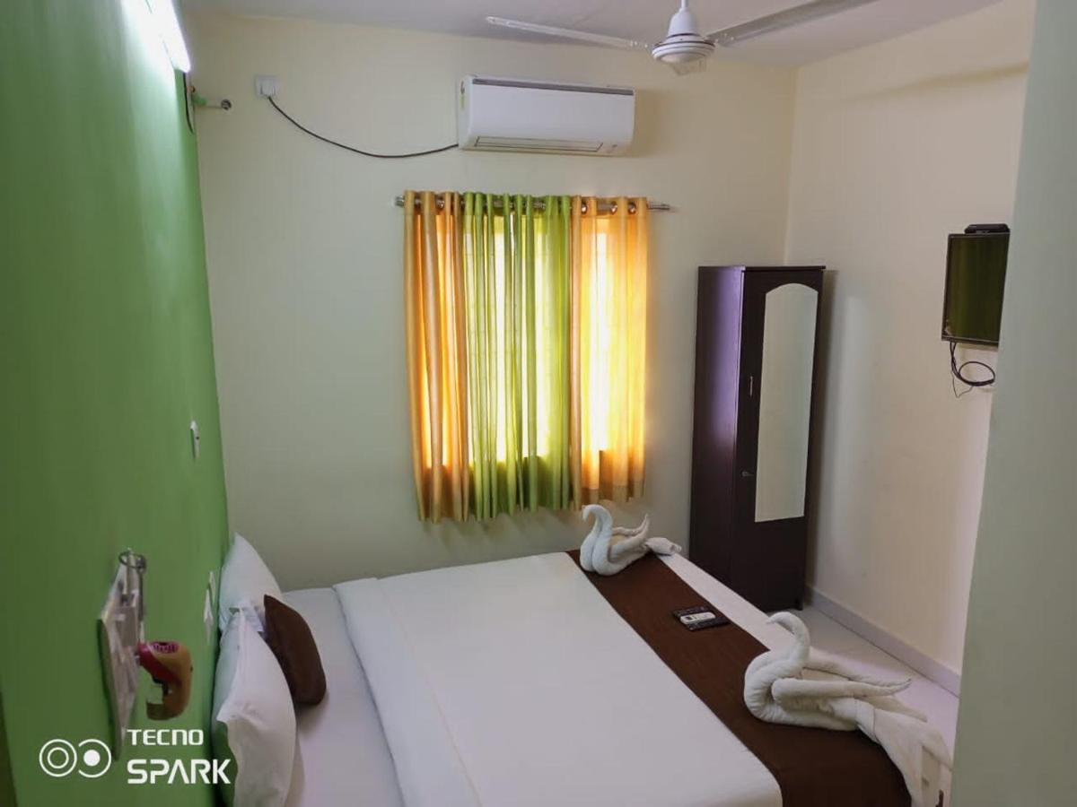 Hotel Tree Hotel-near Vfs Global And Ramee Mall 2*